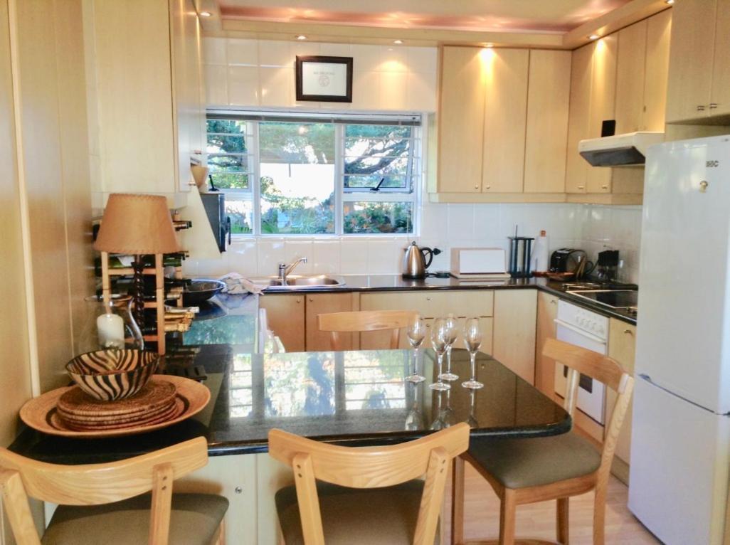 Seaview 10 Monte Carlo Camps Bay Apartment *